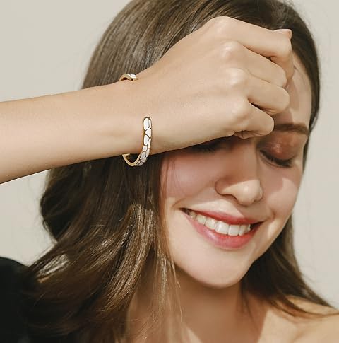 TONY & SANDY : Effortless Fashion for Modern Moments